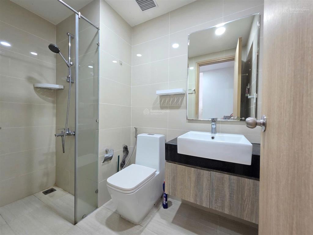 Căn hộ cao cấp 2pn. 1wc đầy đủ nội thất, có ban công view thoáng golden mansion