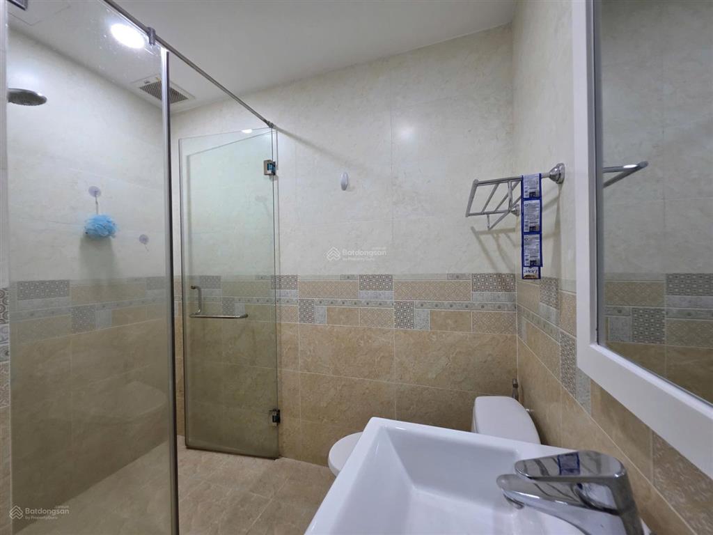 Cần bán sổ hồng căn 2pn/2wc tầng cao view thoáng, đầy đủ nội thất ngay cv gia định  garden gate