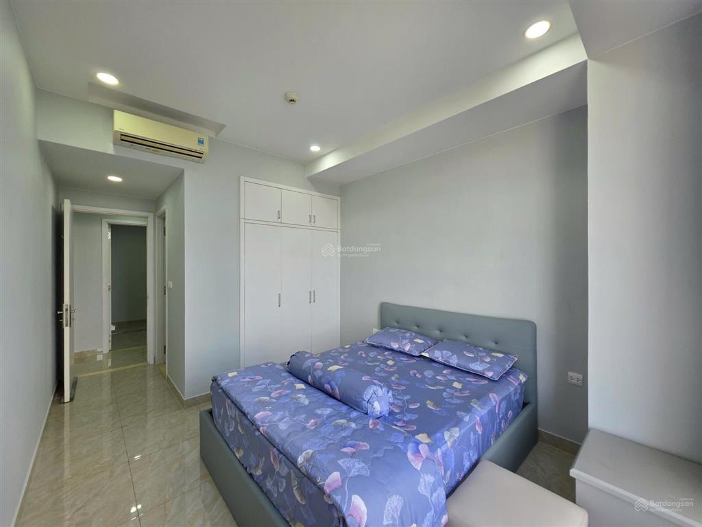 Cần bán sổ hồng căn 2pn/2wc tầng cao view thoáng, đầy đủ nội thất ngay cv gia định  garden gate