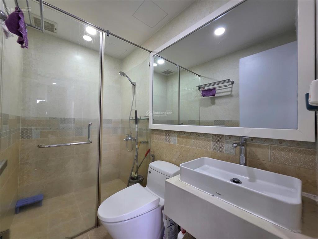 Cần bán sổ hồng căn 2pn/2wc tầng cao view thoáng, đầy đủ nội thất ngay cv gia định  garden gate