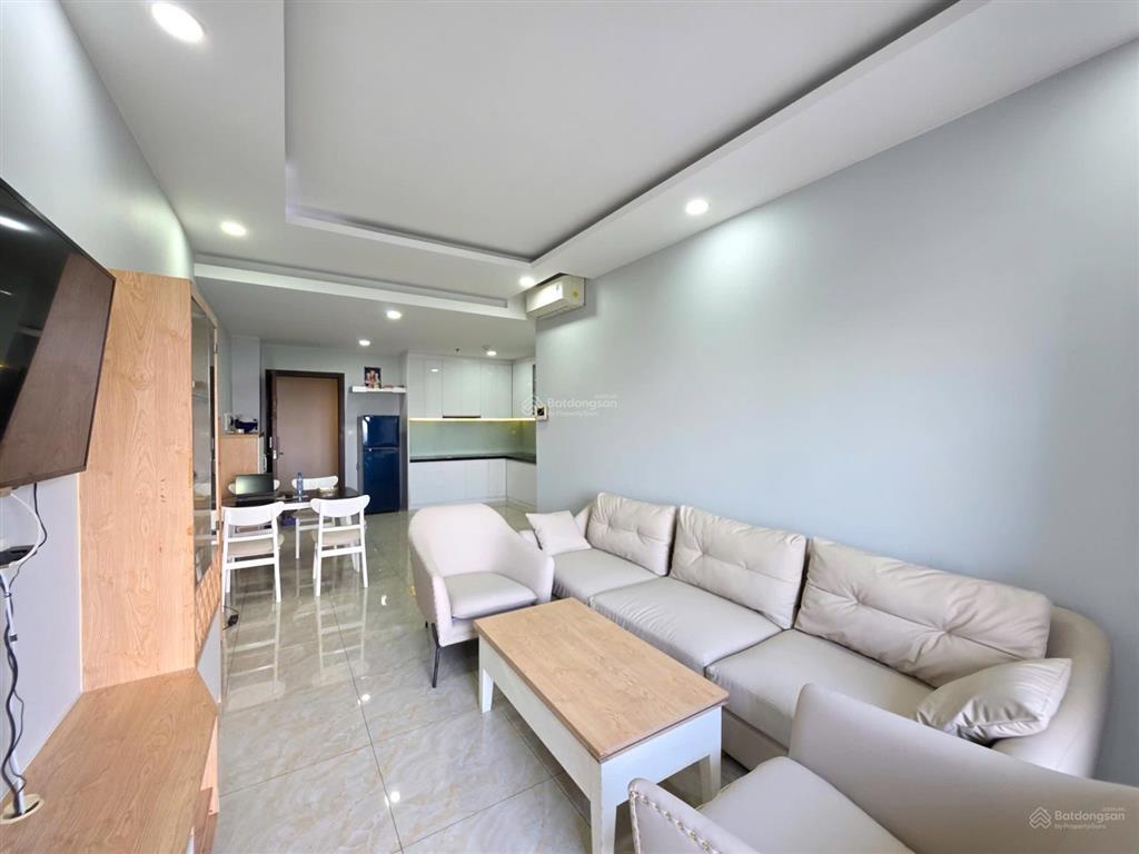 Cần bán sổ hồng căn 2pn/2wc tầng cao view thoáng, đầy đủ nội thất ngay cv gia định  garden gate