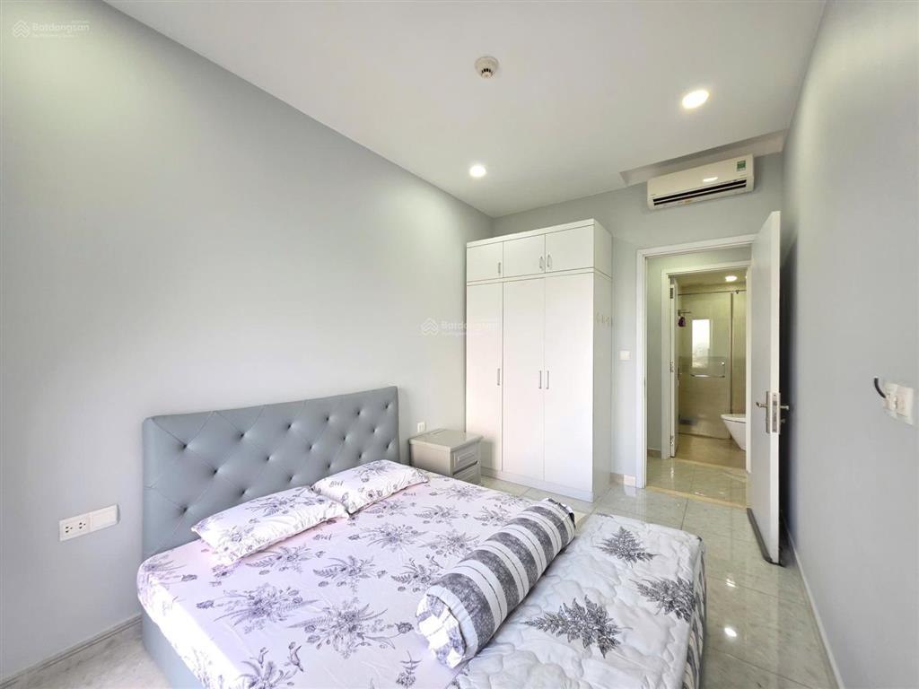 Cần bán sổ hồng căn 2pn/2wc tầng cao view thoáng, đầy đủ nội thất ngay cv gia định  garden gate