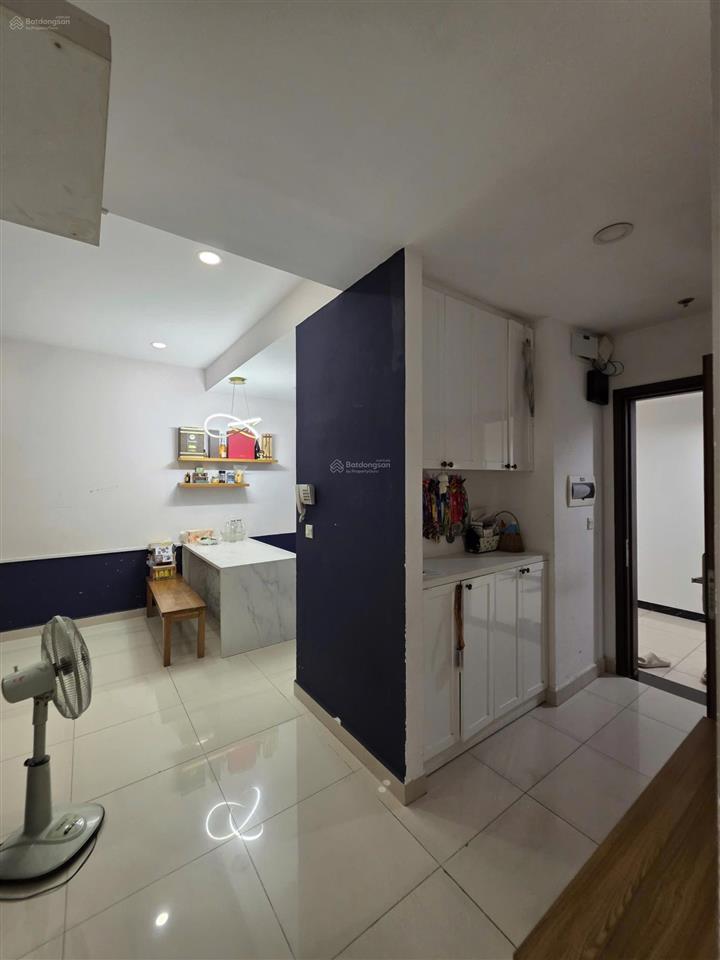 Cần bán căn 75m2 view thoáng 2pn/2wc, nội thất đầu tư để ở y hình, giá 6,2 tỷ còn tl golden mansion