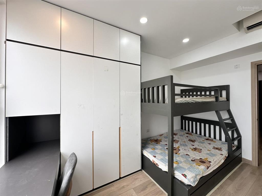 Cho thuê căn 2pn/2wc 75m2 đầy đủ nội thất có ban công. 2pn có cửa sổ thoáng mát  golden mansion