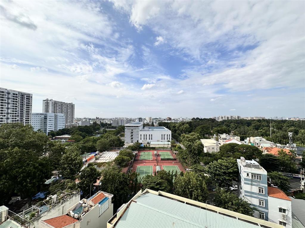 Cần bán nhanh căn 2pn/2wc nội thất y hình, chủ ở còn mới đẹp, sạch sẽ, k chắn view  golden mansion