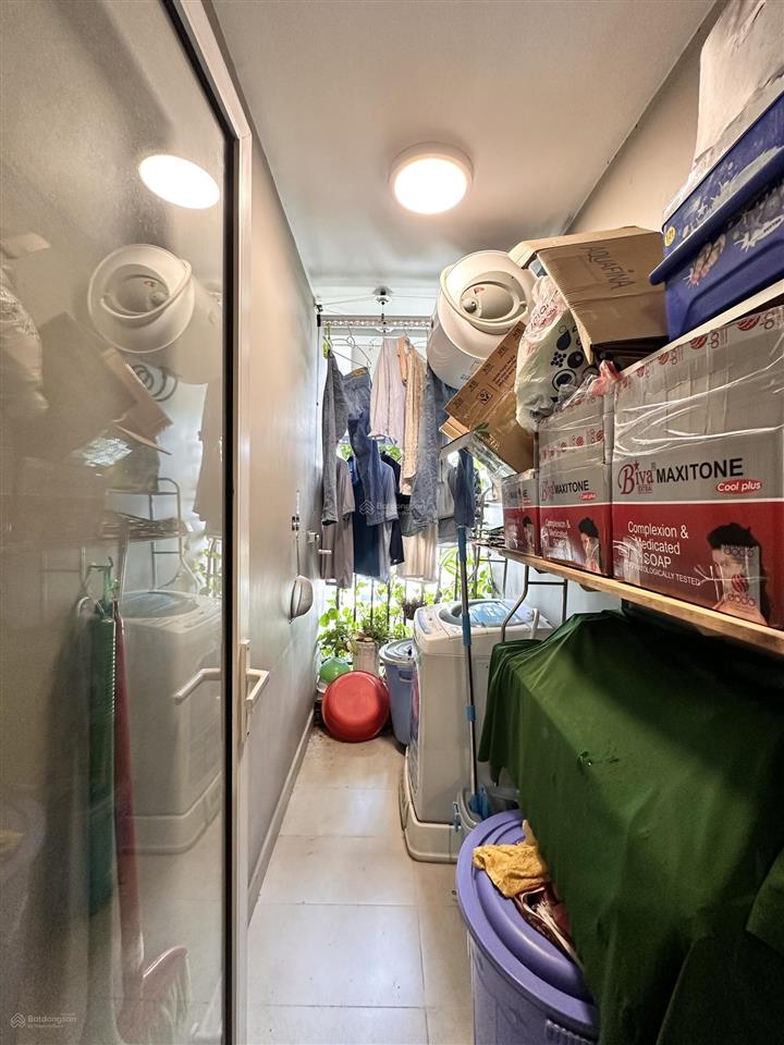 Cần bán nhanh căn 2pn/2wc nội thất y hình, chủ ở còn mới đẹp, sạch sẽ, k chắn view  golden mansion