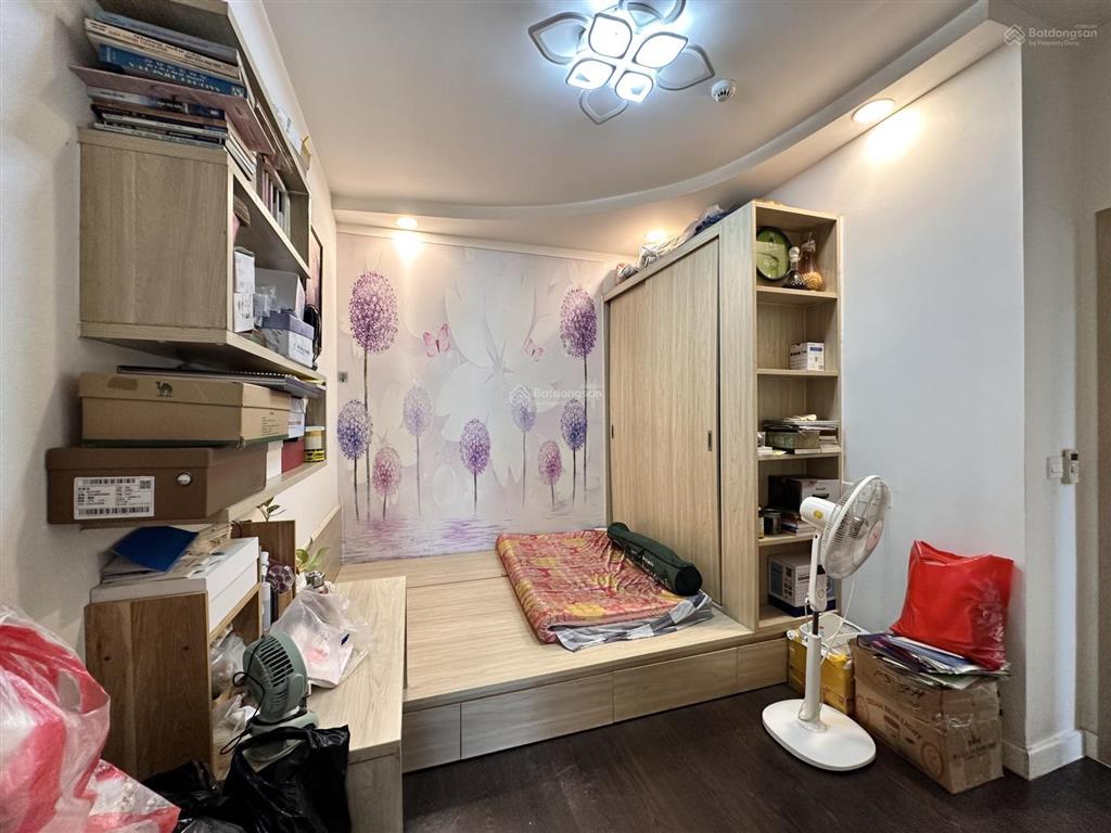 Cần bán nhanh căn 2pn/2wc nội thất y hình, chủ ở còn mới đẹp, sạch sẽ, k chắn view  golden mansion