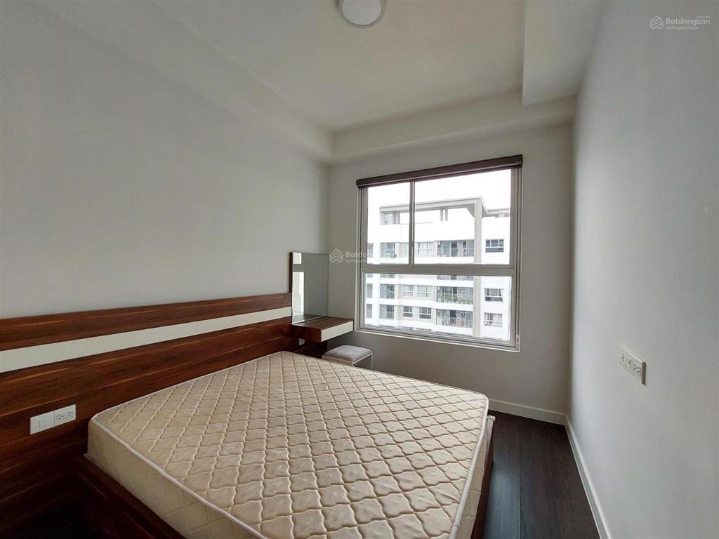 Cho thuê 1pn+1, có ban công view hồ bơi, tầng cao, đầy đủ nội thất ở ngay  golden mansion