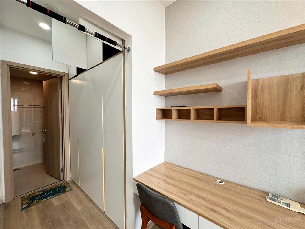 Chuyển nhượng căn 2pn/2wc sẵn sổ hồng 75m2( tim tường) full nội thất đẹpgarden gate 7.1tỷ bao hết