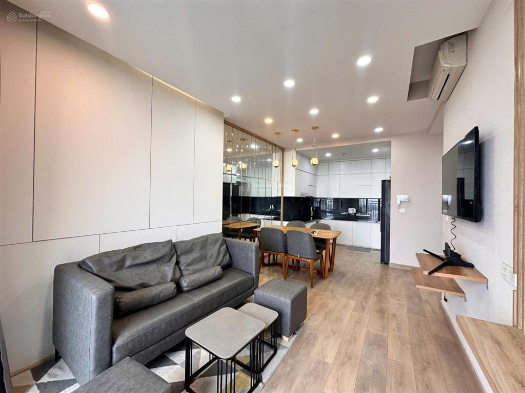 Chuyển nhượng căn 2pn/2wc sẵn sổ hồng 75m2( tim tường) full nội thất đẹpgarden gate 7.1tỷ bao hết