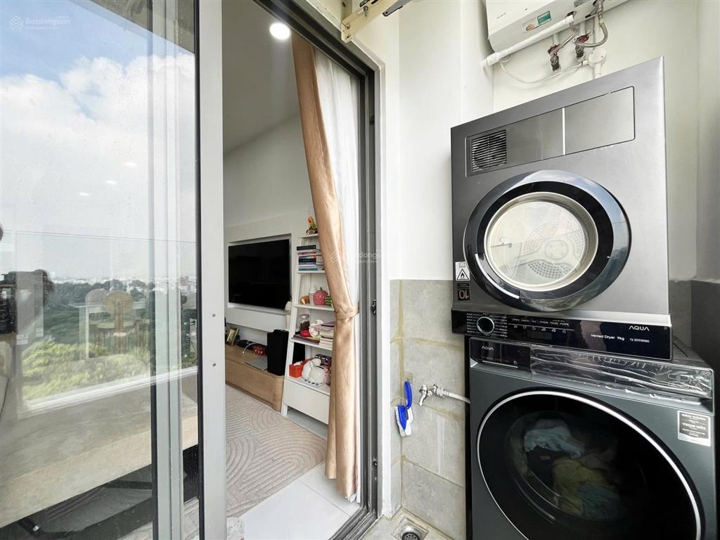 Bán căn sổ hồng 2pn view toàn cv gia định, nội thất mới 95% toà garden gate thương lượng