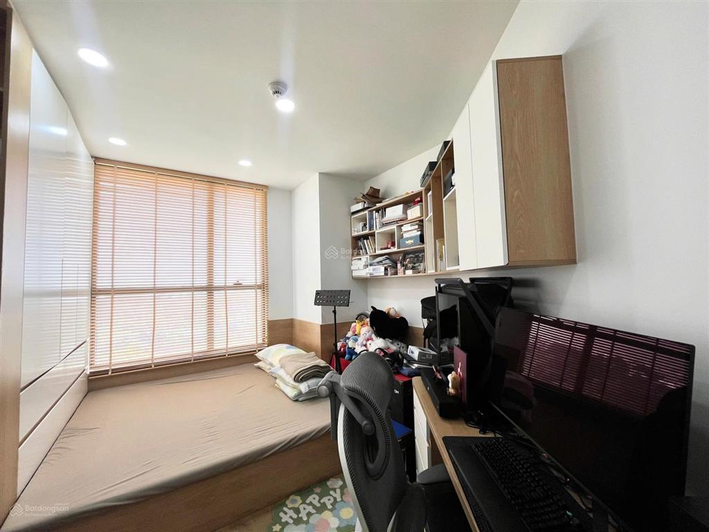 Bán căn sổ hồng 2pn view toàn cv gia định, nội thất mới 95% toà garden gate thương lượng