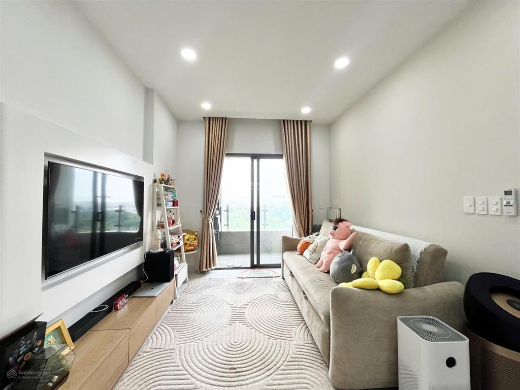 Bán căn sổ hồng 2pn view toàn cv gia định, nội thất mới 95% toà garden gate thương lượng