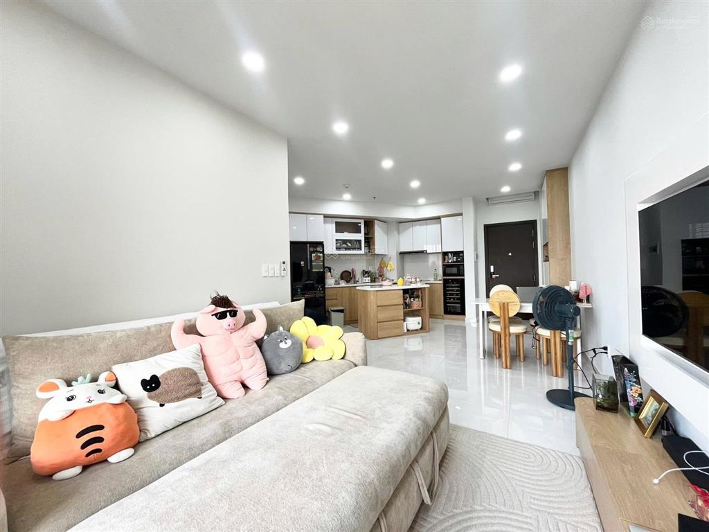 Bán căn sổ hồng 2pn view toàn cv gia định, nội thất mới 95% toà garden gate thương lượng