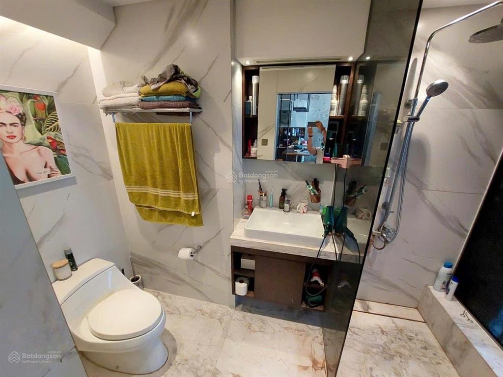 Bán căn view đông 2pn/1wc đầy đủ nội thất view thoáng tầng cao giá 4.7 tỷ bao phí