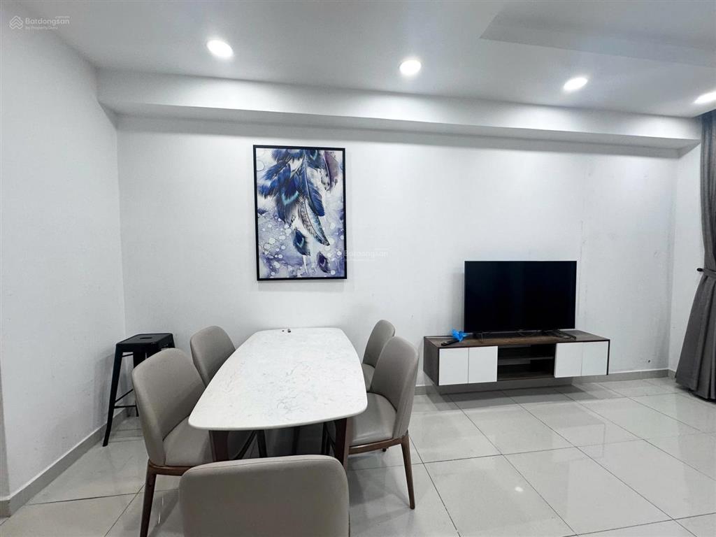 Cho thuê căn góc 3pn/2wc 100m2 đầy đủ nội thất nhà sạch ở ngay  golden mansion