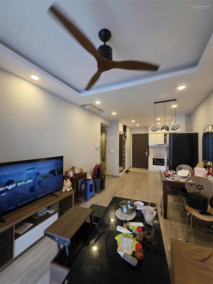 Cần bán gấp 2pn/2wc mẫu 69m2 nhà đẹp tầng trung, nội thất đầy đủ  golden mansion