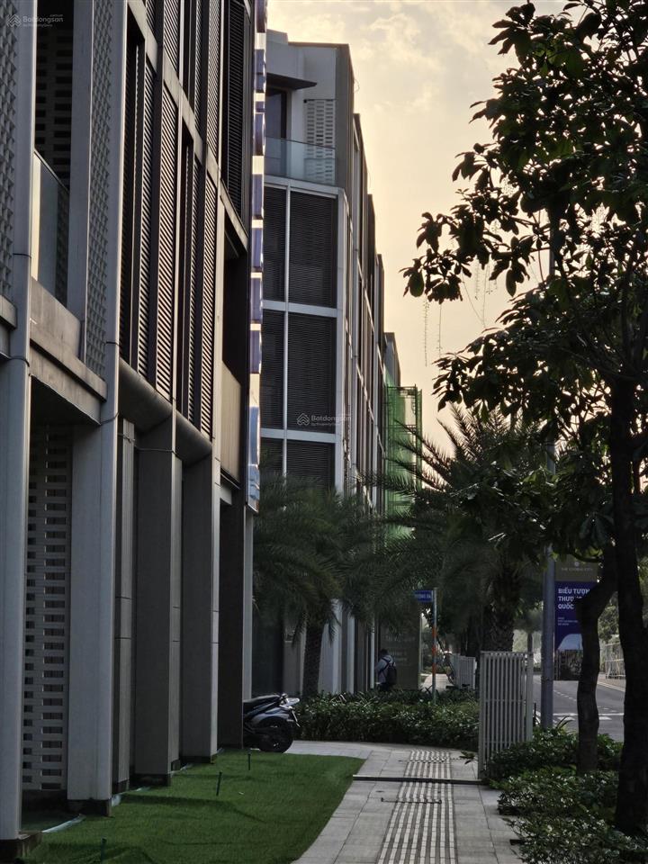 Bán căn soho  the global city 1 trệt 4 lầu, 95m², giá 34 tỷ all in. shr.  0334 582 ***