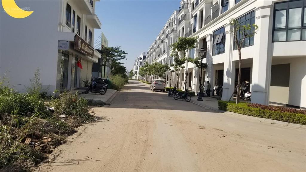 Cho thuê đất làm kho, xưởng, khu dịch vụ di trạch, 10tr, 140 m2, thửa đất đẹp. lô 3 thoáng