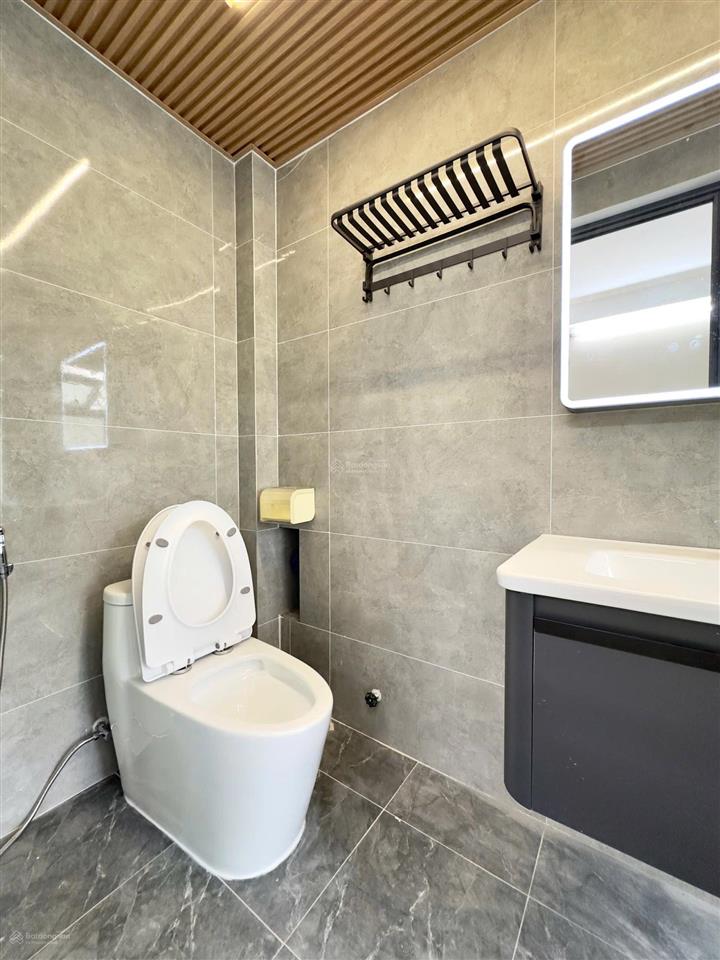 Cho thuê căn studio mới có ban công, cửa sổ thoáng, an ninh sạch sẽ ngay vx cộng hoà