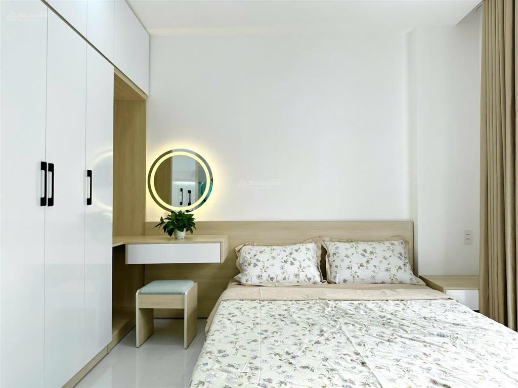 Cho thuê căn hộ ban công, thang máy, máy giặt riêng ngay đại học kinh tế q10, nguyễn tri phương