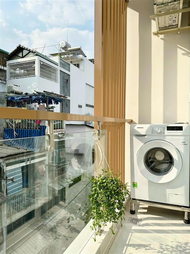 Cho thuê căn hộ ban công, thang máy, máy giặt riêng ngay đại học kinh tế q10, nguyễn tri phương