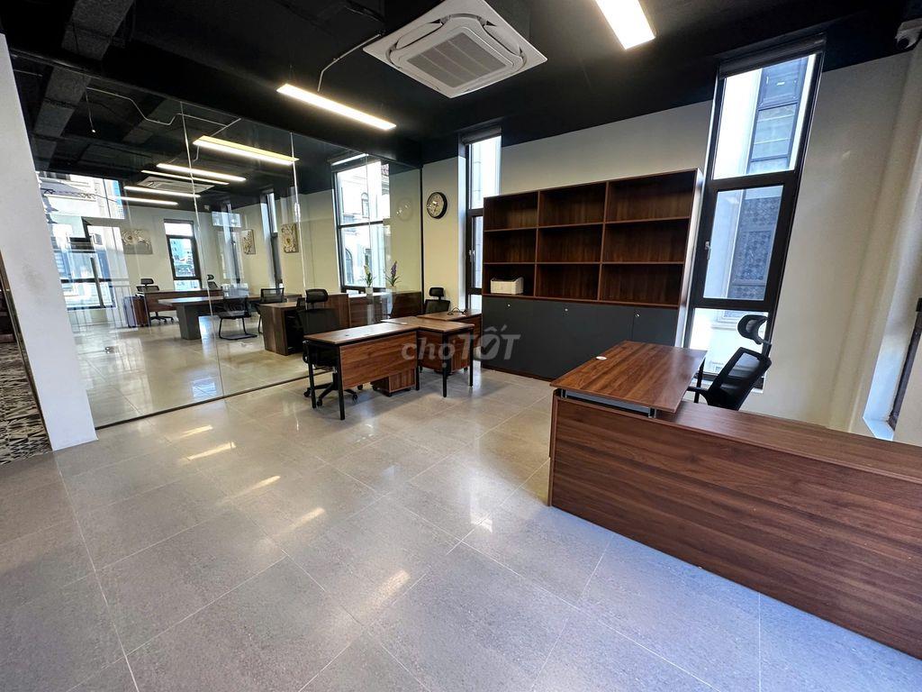 Cho thuê sàn văn phòng 90 m2, đã ngăn phòng và có sẵn nội thất
