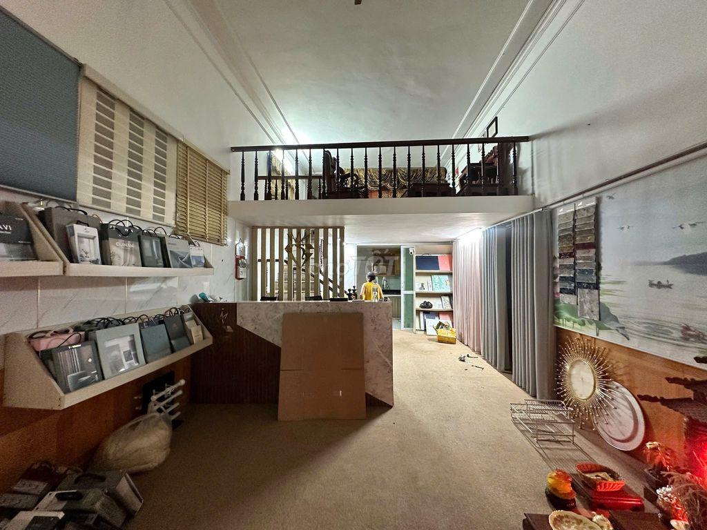 Cho thuê nhà riêng Nguyễn Trãi , 70 m2 x 3 tầng, oto đỗ cửa
