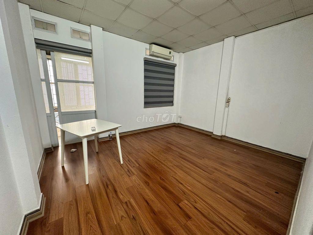 Cho thuê nhà riêng Nguyễn Trãi , 70 m2 x 3 tầng, oto đỗ cửa