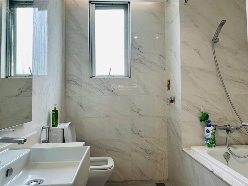Cho thuê gấp căn hộ 3pn midtown m6, căn góc mát mẻ nhà đủ nội thất