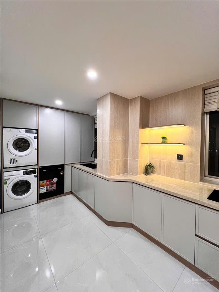 Cho thuê gấp căn hộ mỹ khánh 3pn nội thất cao cấp mới 100%