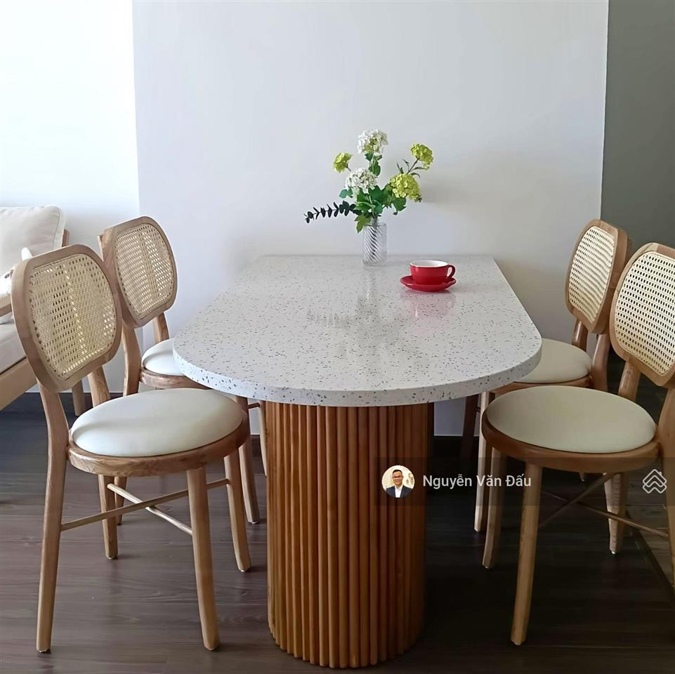 Cho thuê căn hộ 2pn fpt plaza 3, view quảng trường, hướng mát, đầy đủ nội thất đẹp. ở được ngay.