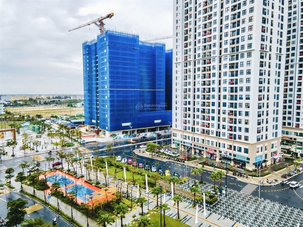 Fpt plaza 2 căn 2pn ít nội thất  tầng cao. giá 2,79 tỷ. sẵn sổ đỏ công chứng