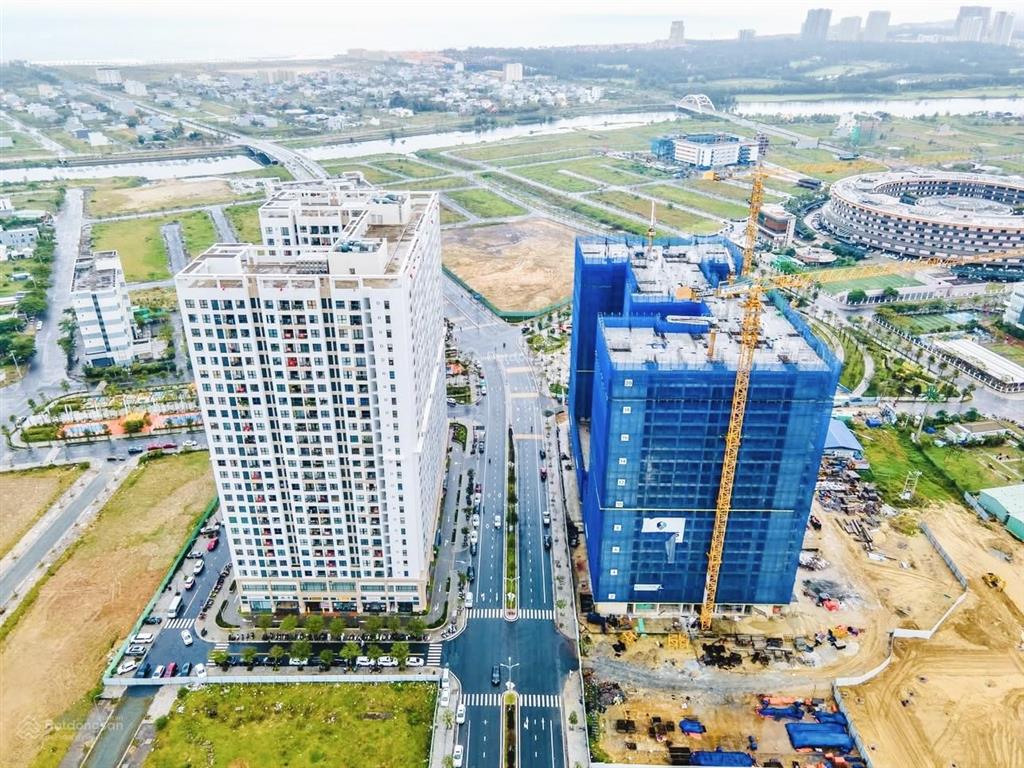 Fpt plaza 2 căn 2pn ít nội thất  tầng cao. giá 2,79 tỷ. sẵn sổ đỏ công chứng