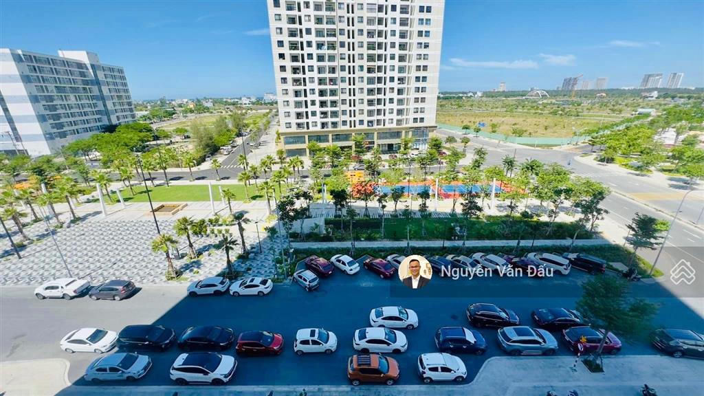 Fpt plaza 2 căn 2pn ít nội thất  tầng cao. giá 2,79 tỷ. sẵn sổ đỏ công chứng