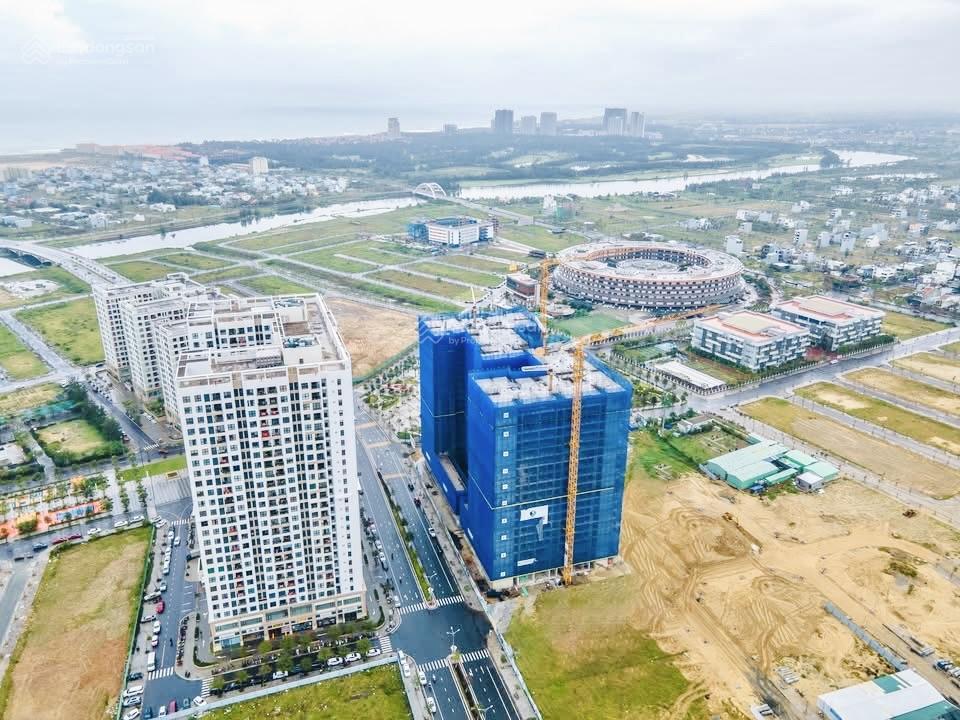 Fpt plaza 2 căn 2pn ít nội thất  tầng cao. giá 2,79 tỷ. sẵn sổ đỏ công chứng