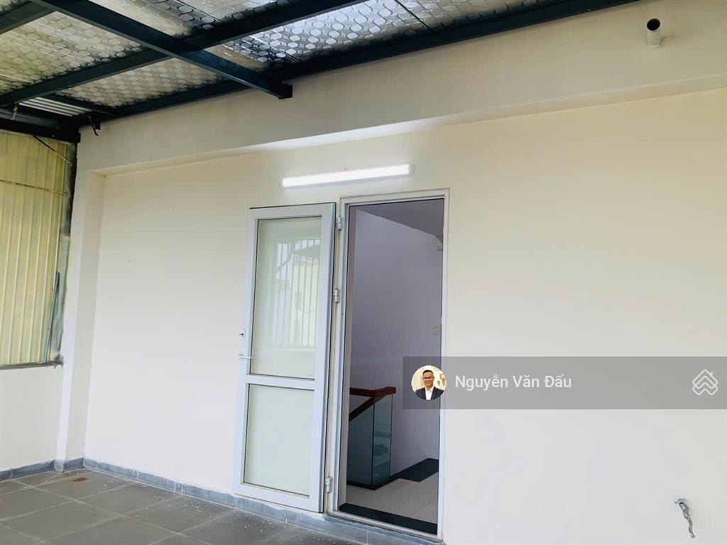 Cho thuê lâu dài nhà 4 tầng trục fpt shophouse đầy đủ nội thất đẹp, sát đại học fpt