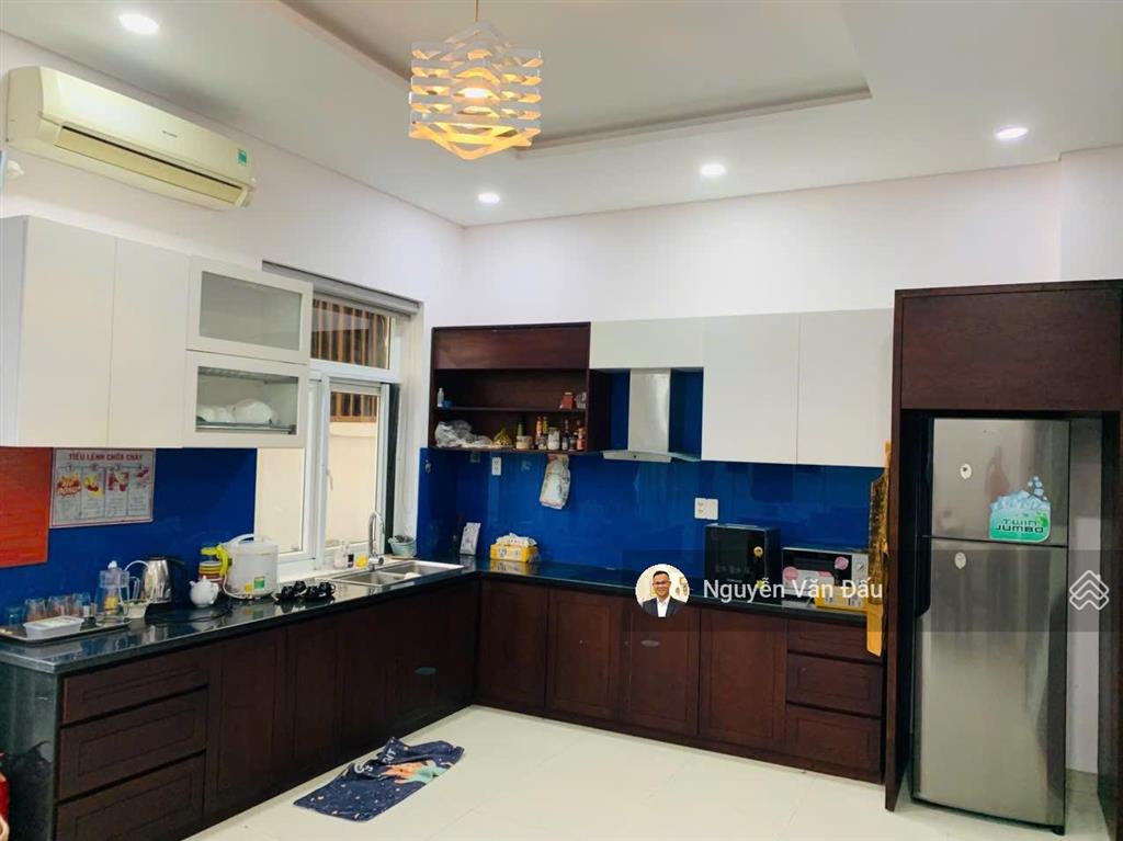Cho thuê lâu dài nhà 4 tầng trục fpt shophouse đầy đủ nội thất đẹp, sát đại học fpt