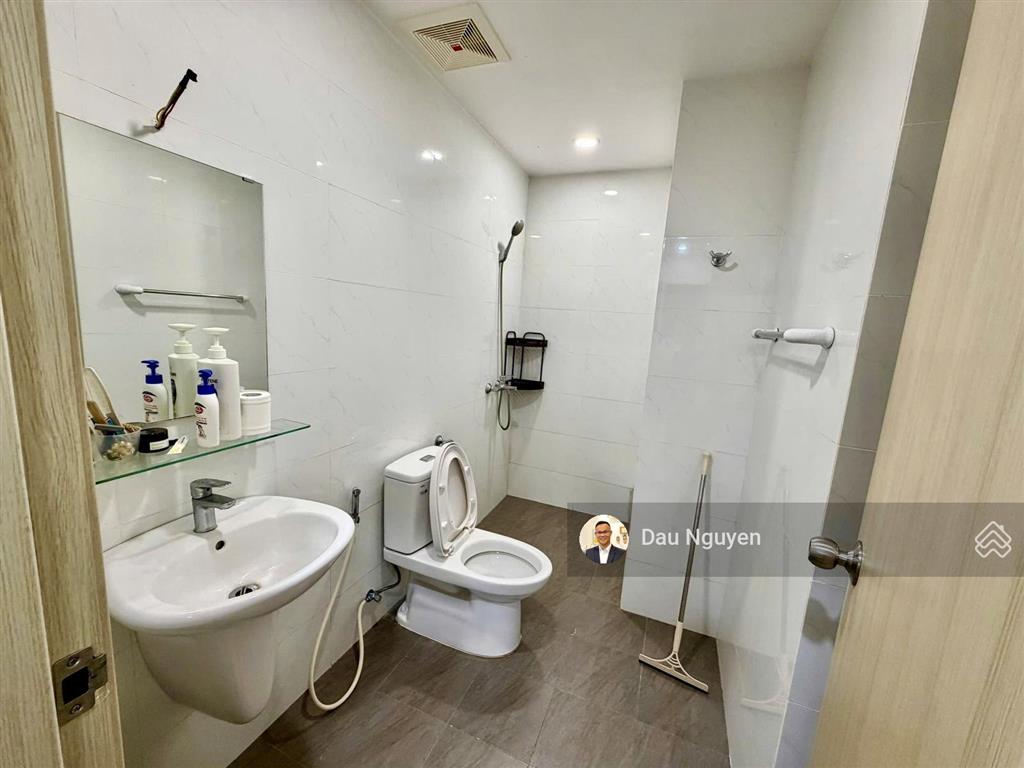 Bán căn góc fpt plaza 1, dt 58m2  2pn  full nội thất giá chỉ 2.5 tỷ  tầng trung