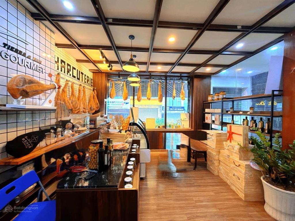Bán nhà phố lạc long quân  mặt tiền rộng  vị trí đắc địa, view hồ tây lộng gió  ô tô tránh, đỗ