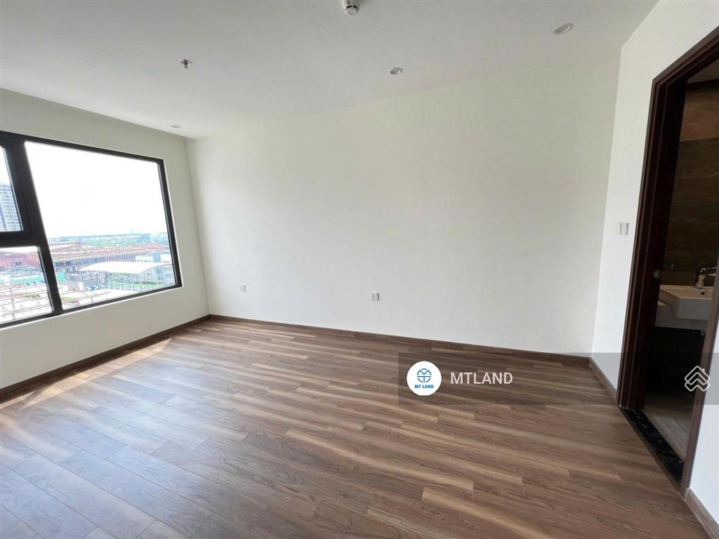 Giá sốc căn 3 ngủ phân khu metropolitan 93m2 hướng đông nam giá 5,6x tỷthanh toán tiến độ giãn