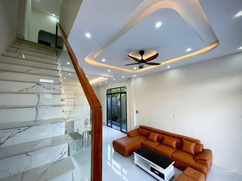 Nhà gần trung tâm quang trường aeon