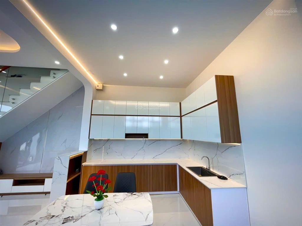 Nhà gần trung tâm quang trường aeon