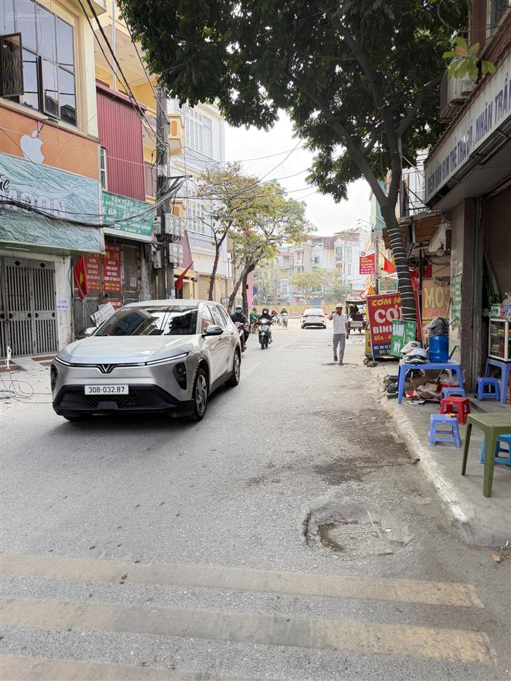 Nhà trung tâm quận uỷ hoàng mai  bến xe nước ngầm 50 m2  6 tầng thang máy mới koong  giá 19.8t