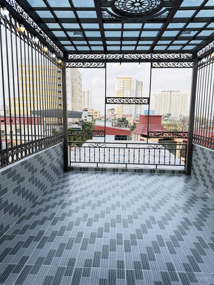 Nhà trung tâm quận uỷ hoàng mai  bến xe nước ngầm 50 m2  6 tầng thang máy mới koong  giá 19.8t
