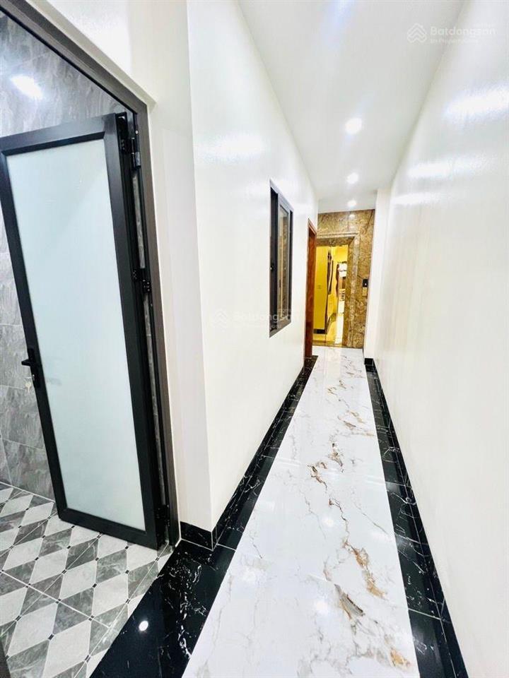 Anh vợ nhờ bán nhà cách mặt phố giải phóng đúng 2 nhà 55 m2  6 tầng thang máy mới koong  dá 19.8