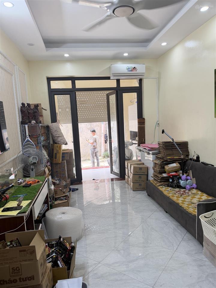 Chính chủ em bán nhà tây trà lĩnh nam 45 m2 5 tầng  5 ngủ một nhà ra oto tránh dá 9.5