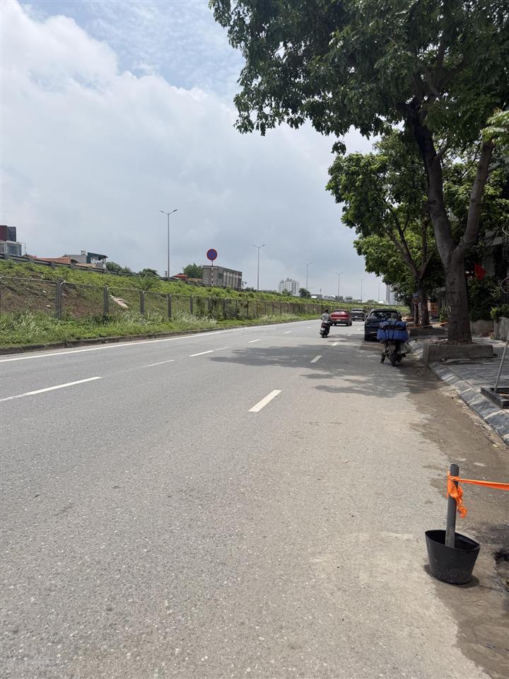 Chính chủ em bán nhà tây trà lĩnh nam 45 m2 5 tầng  5 ngủ một nhà ra oto tránh dá 9.5