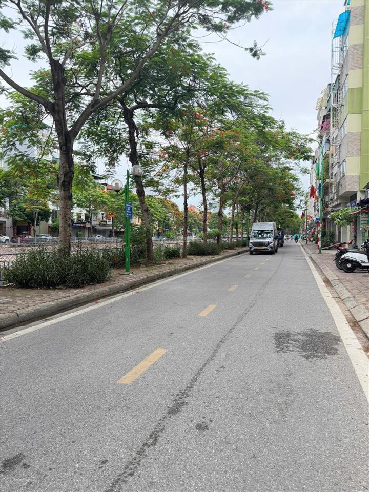 Chính chủ em bán căn nhà 36 m2 5 tầng tại trương định  bờ sông sét  dá 7.15 t nhà lô góc 3 mặt t