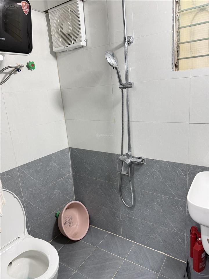 Chính chủ em bán căn hộ chung cư mặt đất phố 8/3 trung tâm quận hbt 75 m2  2 ngủ 2 wc giá 4,99